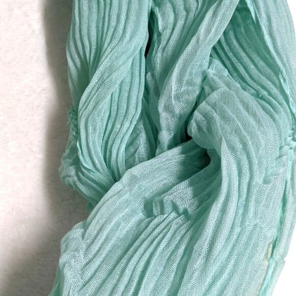 NWOT - Lightweight Soft & Semi Sheer Mint Green Infinity Scarf - Picture 3 of 8